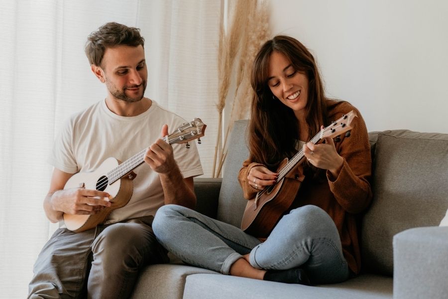 ¿Cómo aprender a tocar el ukelele? - Bamboo Música