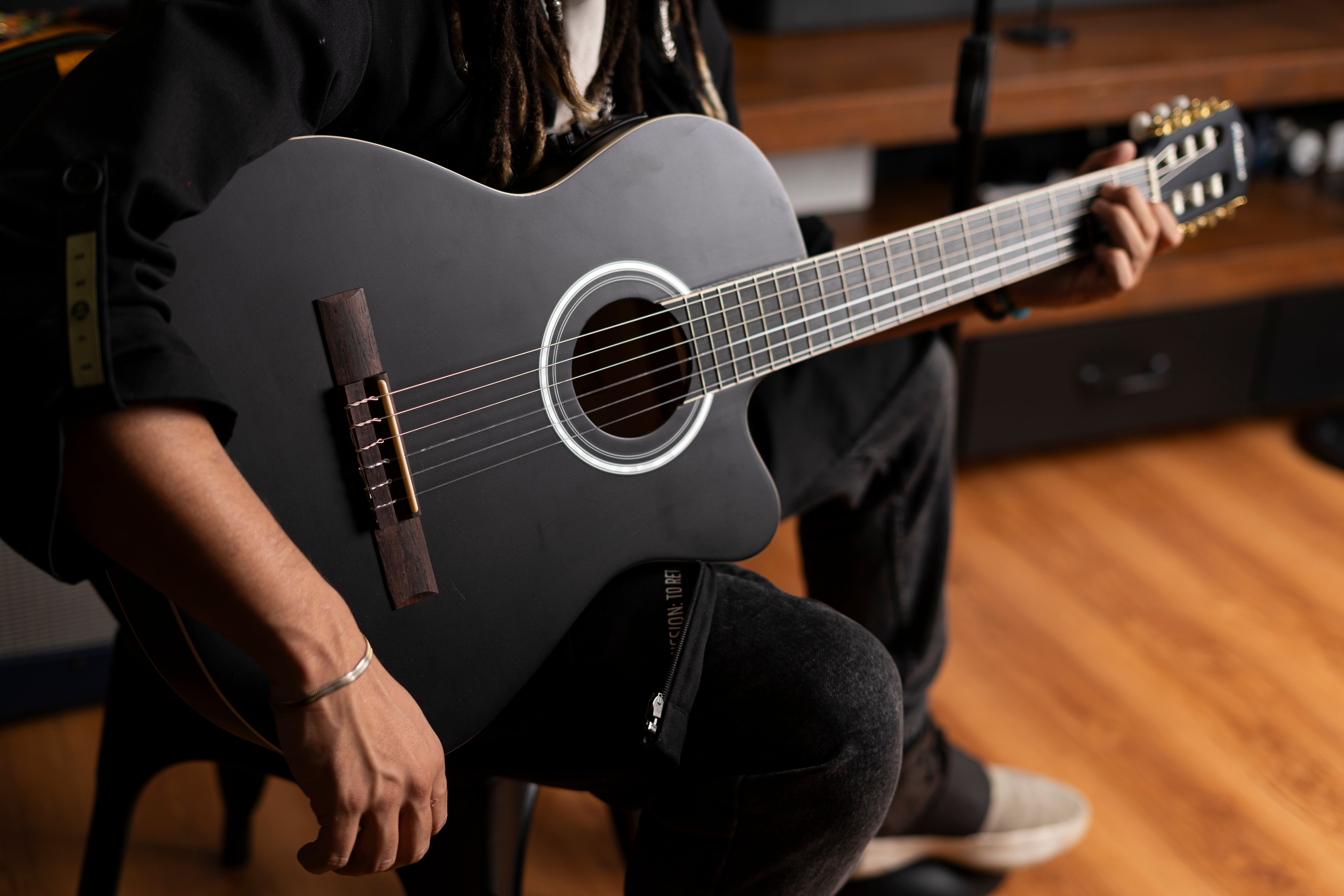 Cómo elegir una guitarra acústica: guía completa para México - Bamboo Música