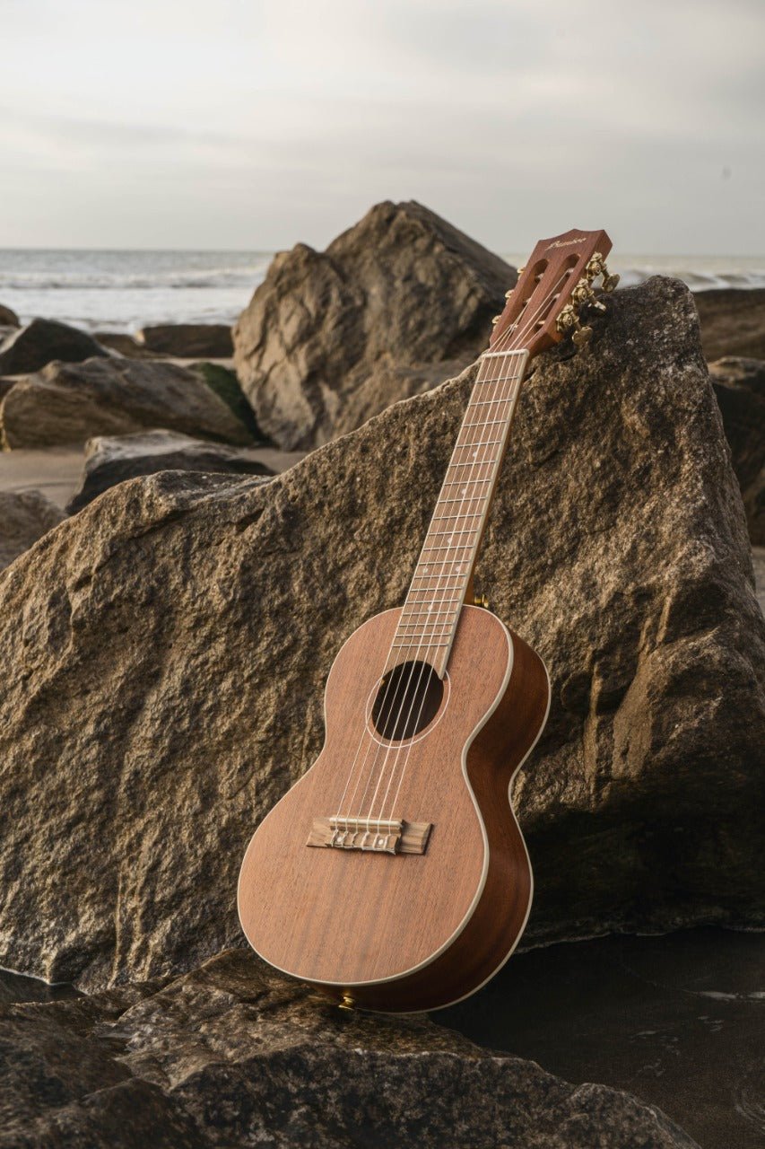 Guitarlele - Incluye Funda Acolchada - Bamboo Música