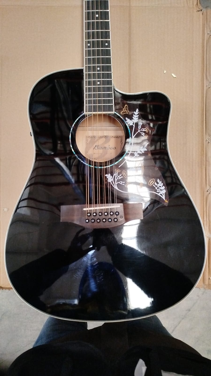 Guitarra Bamboo Electroacustica DOCEROLA Negra Linden 41” con Funda – Outlet (Usada, Tapa Rayada) - Bamboo Música