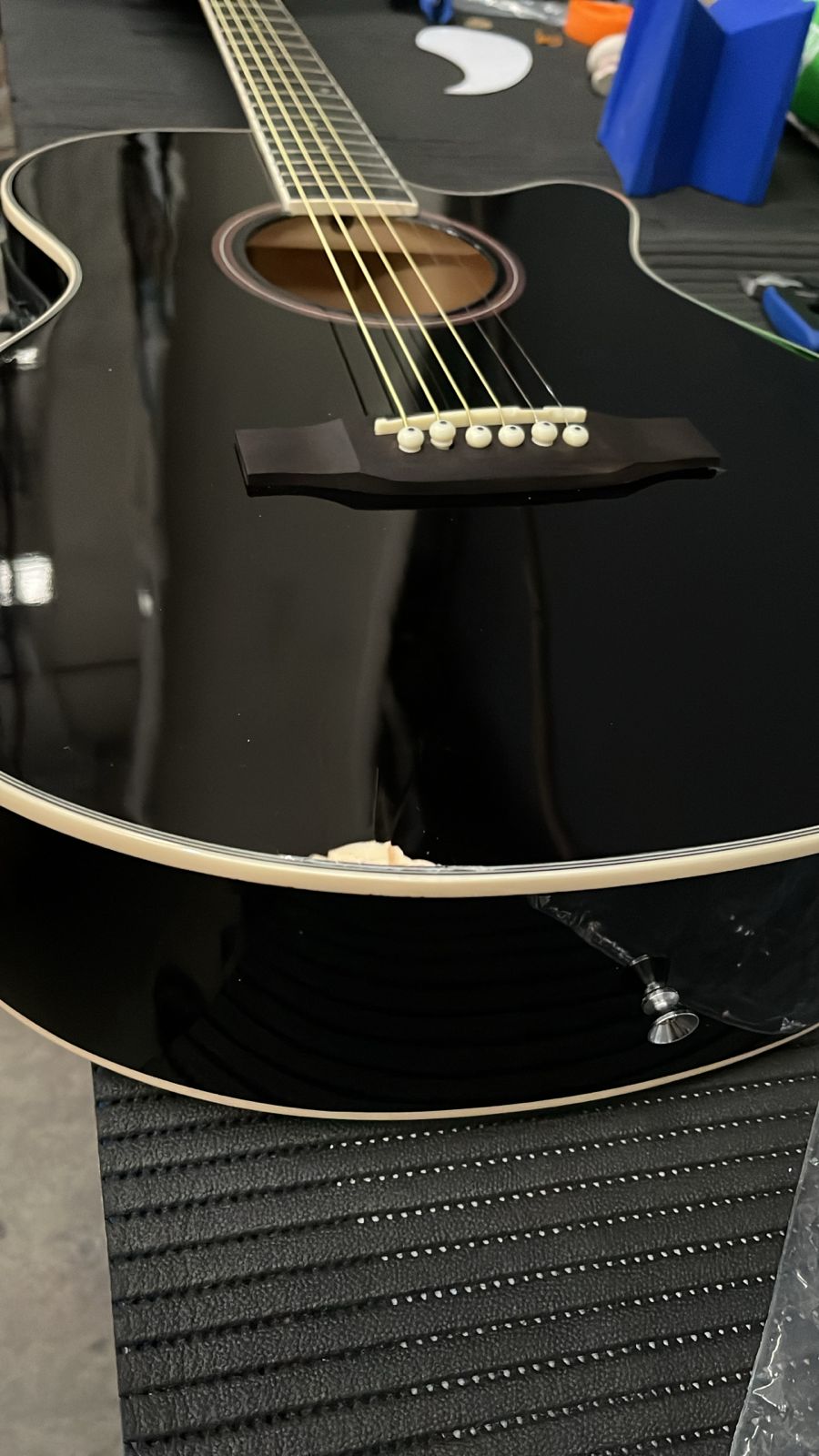 Guitarra Bamboo Electroacustica Negra Linden 40” con Funda – Outlet (Golpe en Tapa) - Bamboo Música