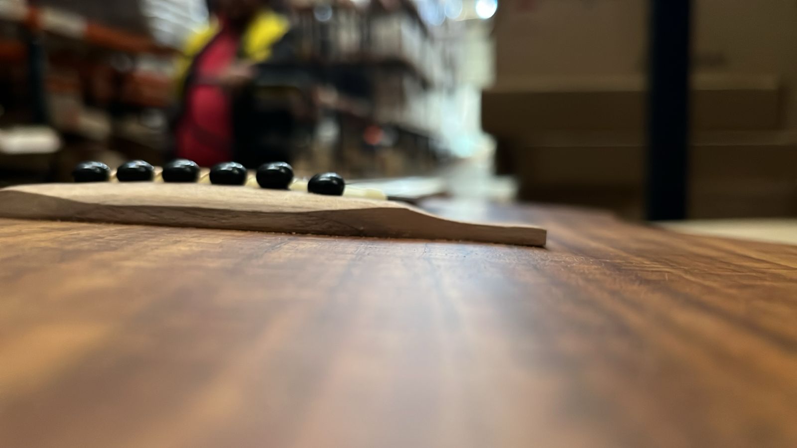 Guitarra Electroacústica Travel Koa 34" – Outlet (Puente Despegado) - Bamboo Música