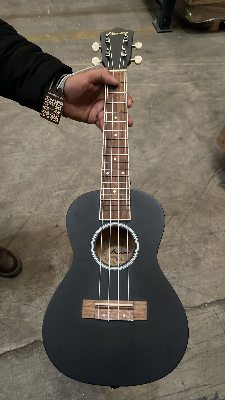 Ukelele Concierto Estudio Negro – Outlet (Golpe en Fondo) - Bamboo Música
